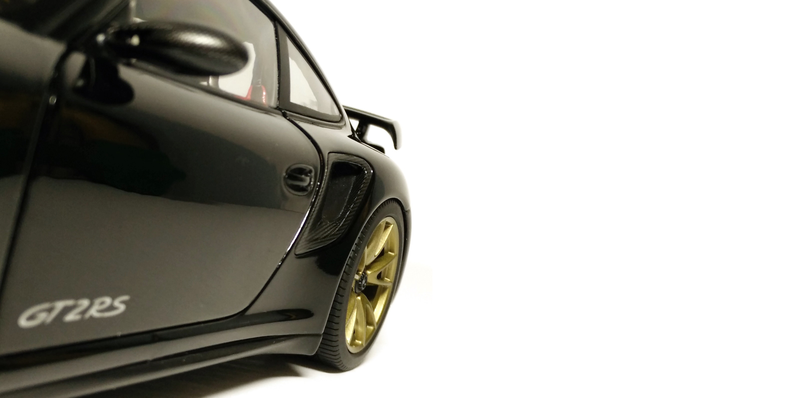 Illustration for article titled Porsche 911 GT2 RS by Minichamps